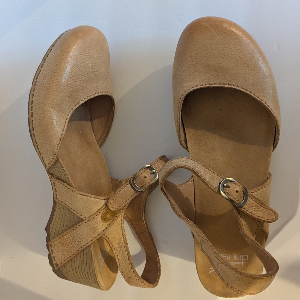 Dansko Tiffani or Rowan tan milled burnished leather closed-toe Sz 10.5 Euro 41